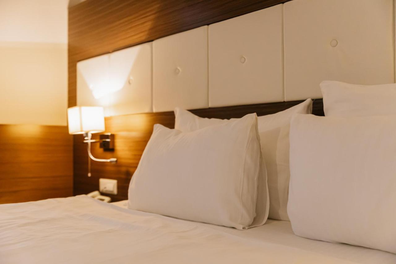 Hotel Dukagjini Peja Kültér fotó