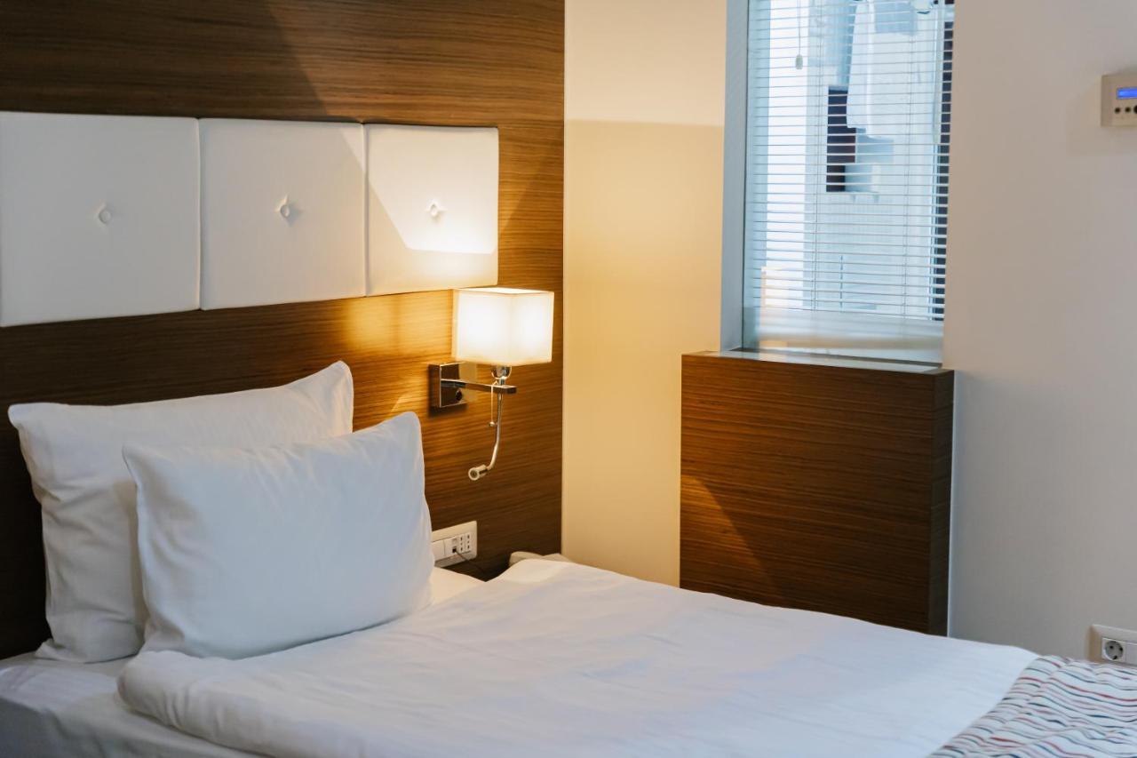 Hotel Dukagjini Peja Kültér fotó
