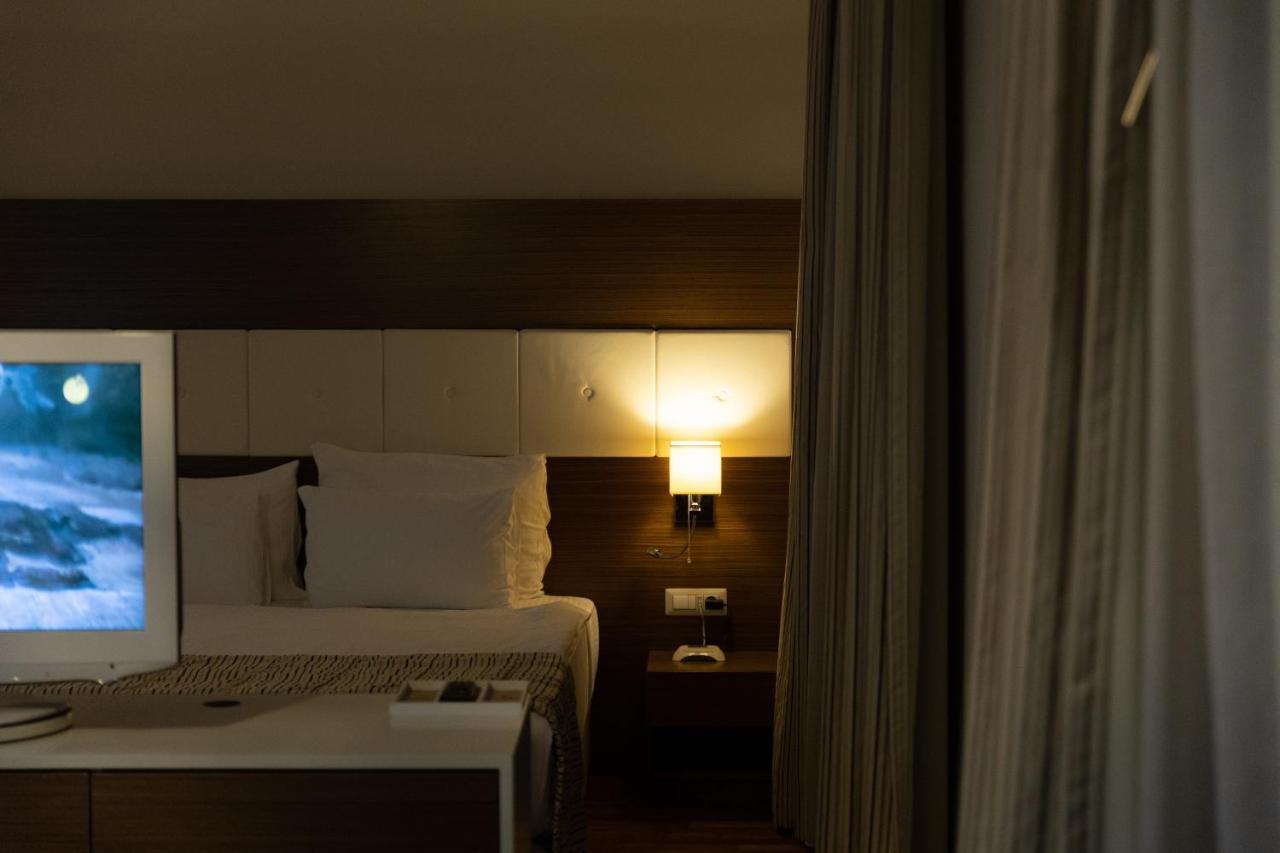 Hotel Dukagjini Peja Kültér fotó