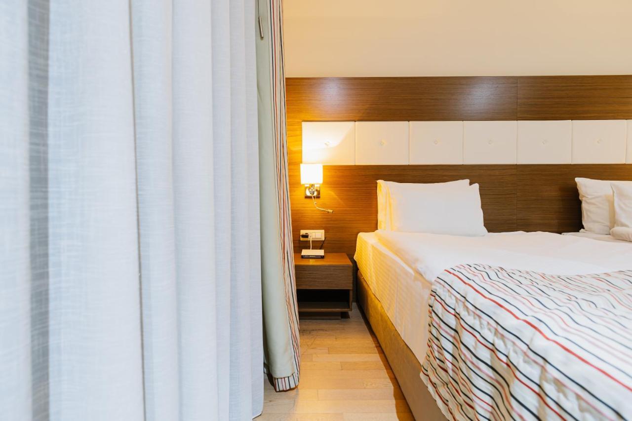 Hotel Dukagjini Peja Kültér fotó