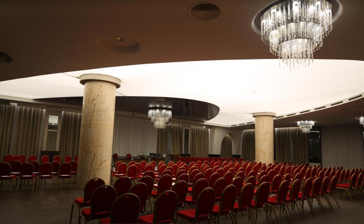 Hotel Dukagjini Peja Kültér fotó
