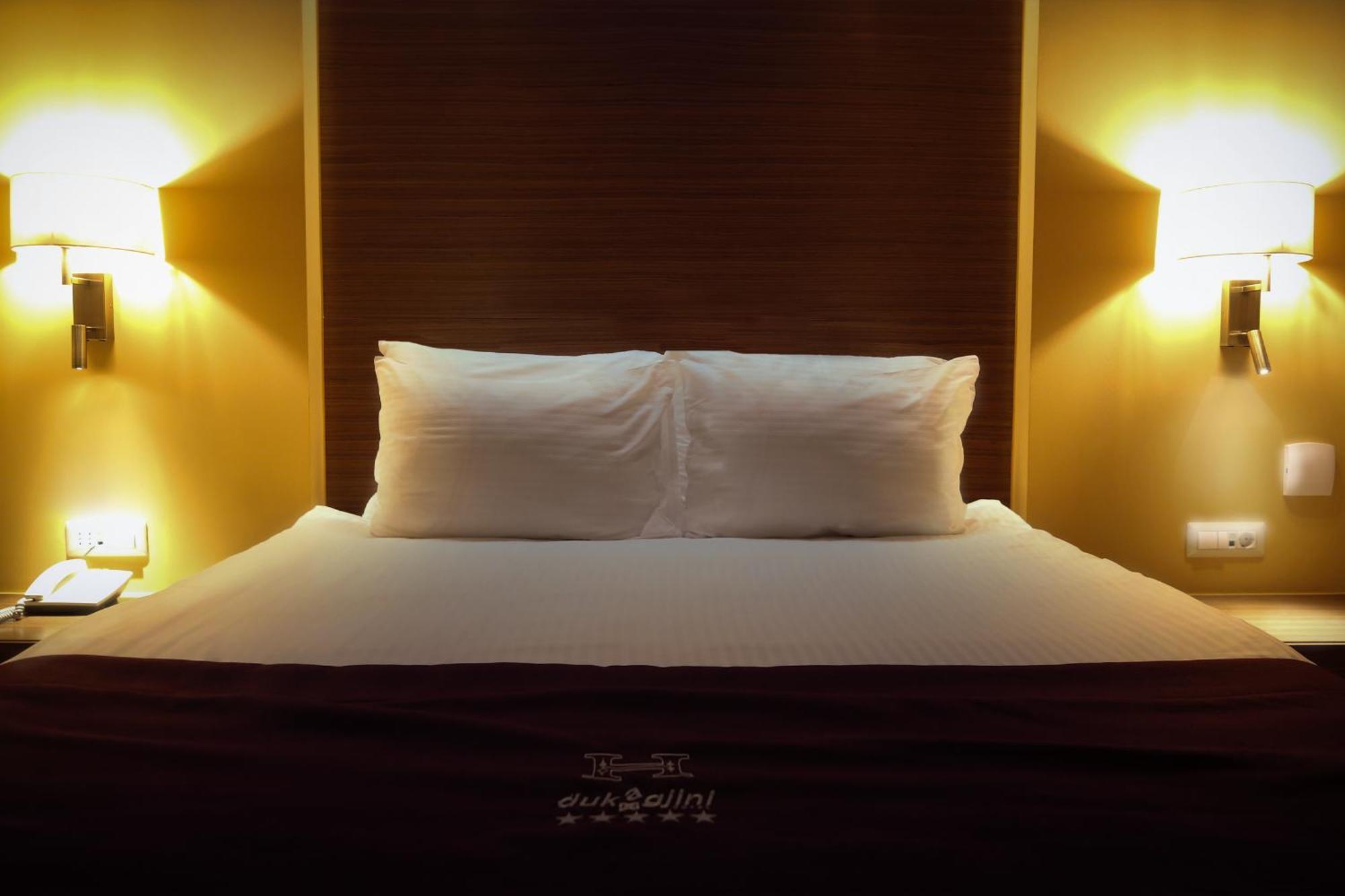 Hotel Dukagjini Peja Kültér fotó