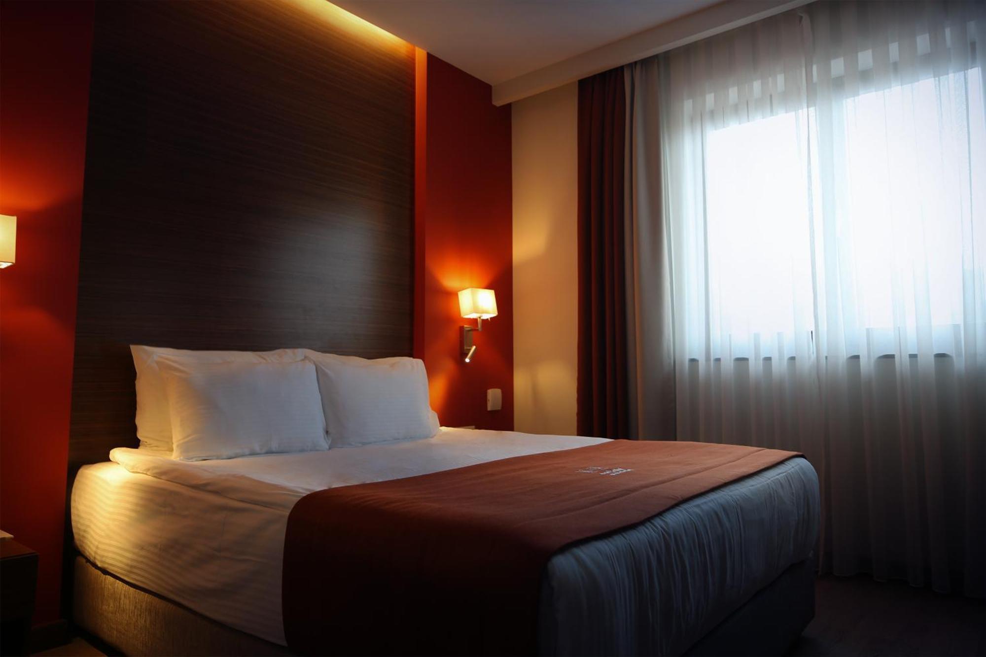 Hotel Dukagjini Peja Kültér fotó